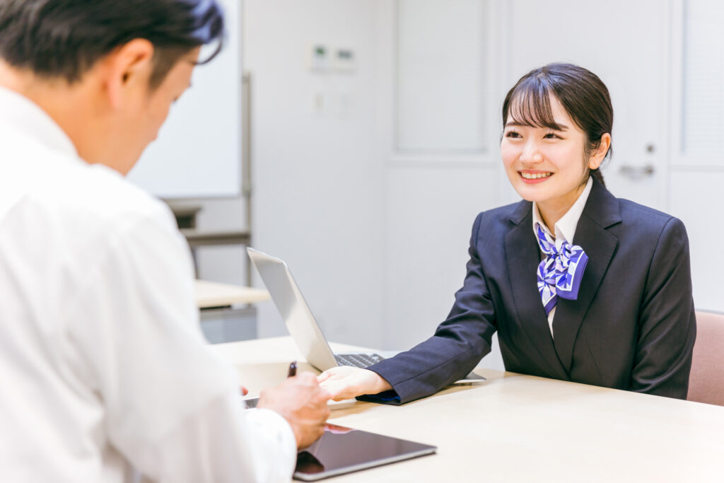 銀行員の女性は綺麗な人が多い理由。